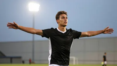 FC Midtjylland sikrede sig en klar 2-0 sejr over AGF i A-Ligaen på Vildbjerg Sports- & Kulturcenter, hvilket styrker...