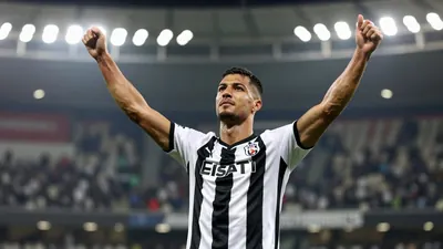 Beşiktaş melder hold til UEFA: Trossard ude mod FC Midtjylland