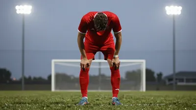 Journalist Mikkel Bischoff mener FC Midtjylland er svækket af salg af nøglespillere og en omfattende skadesliste, hvilket...